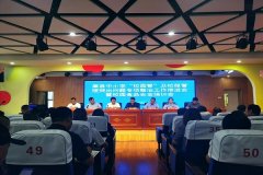 卫角、连结开学校园食堂整洁