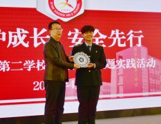 上下车不”“平安锤要敲击车窗四个角”……洪